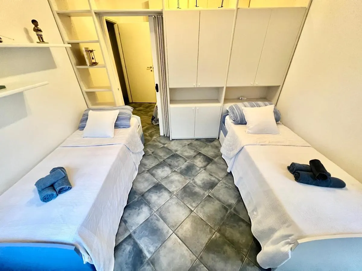 A 5 Minuti Dal Mare - Dolphin Beach House Spotorno 0*,  Italy