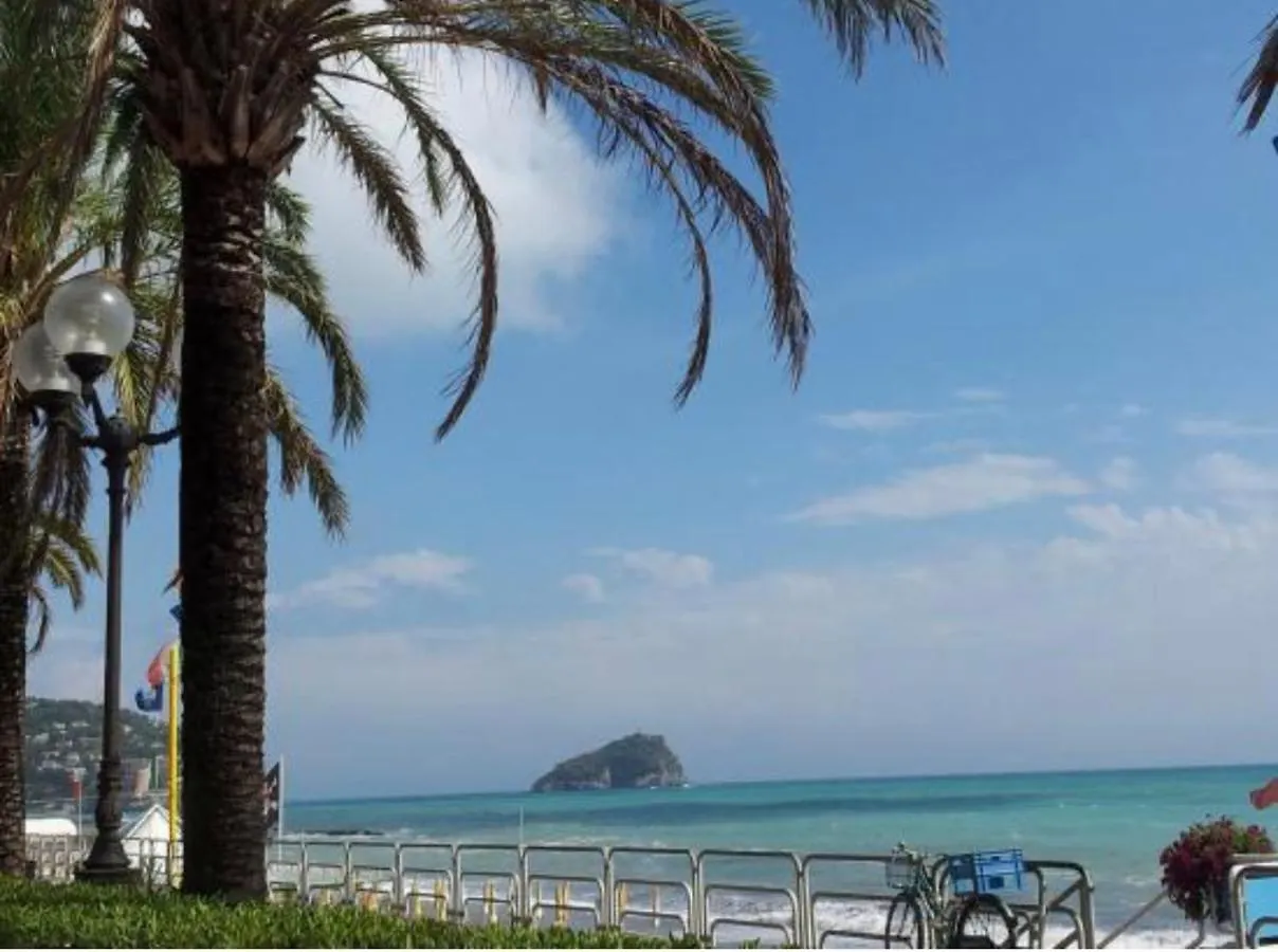 A 5 Minuti Dal Mare - Dolphin Beach House Spotorno Italy